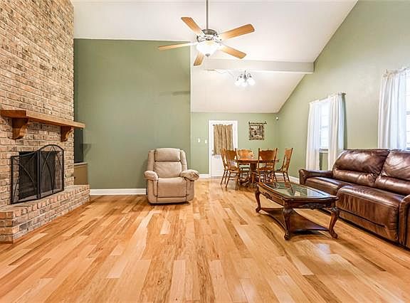 3rd image of 2129 Allo Mumphrey Dr