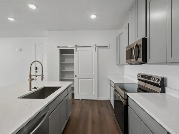 6153 N Ceylon St Unit 304, Denver, CO 80249