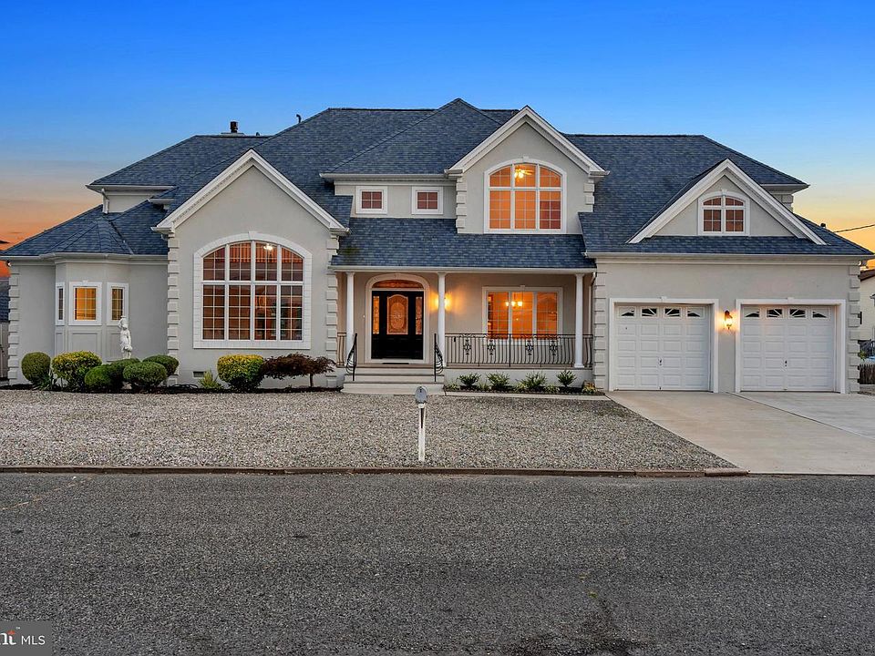 1st image of 210 Sandlewood Dr