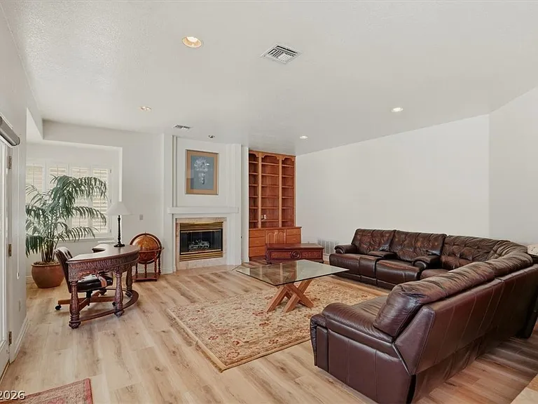 1888 Woodhaven Dr — Photo 21