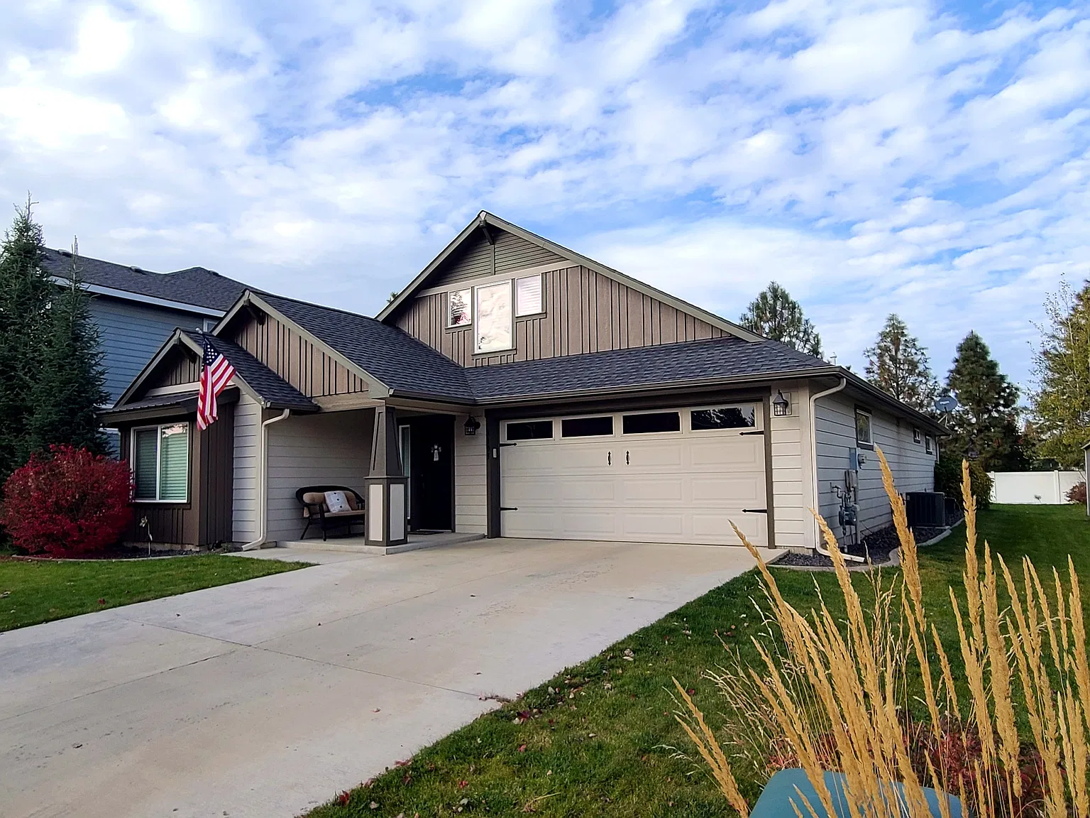 4 bed, 2372 sqft, $3,195 — Photo 3