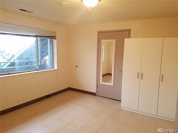 4th image of 609 S 15th St APT 101