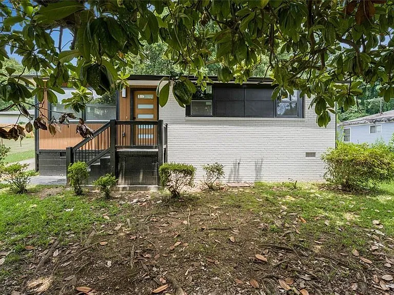 2353 Clarissa Dr NW — Photo 5