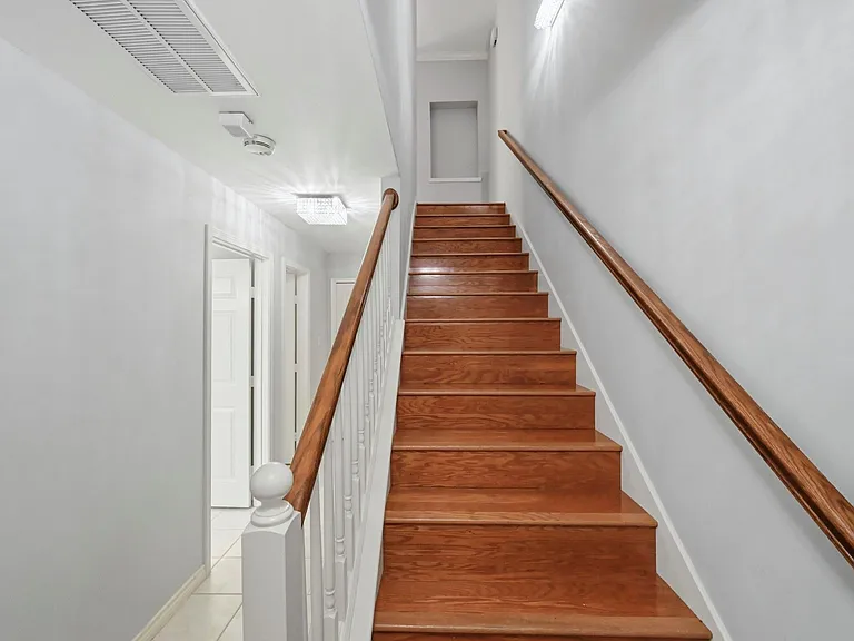 2913 Crawford St — Photo 8