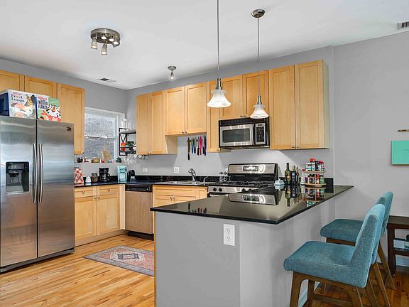 5th image of 1341 W Granville Ave #2