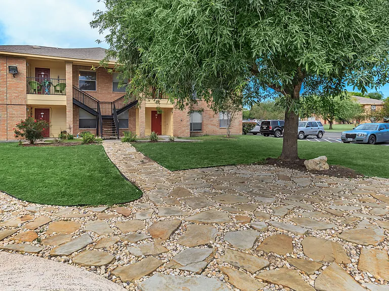 Beeville Station Apartments — Photo 8