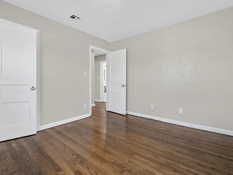 4612 N Classen Blvd — Photo 3