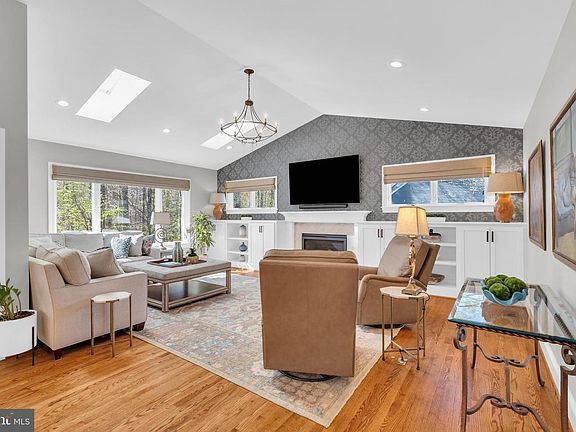 3rd image of 7317 S View Ct