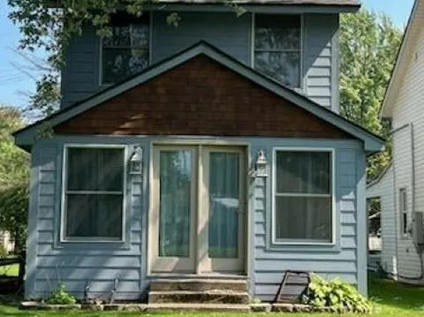 425 Lathrop Ave, Algonac, MI 48001