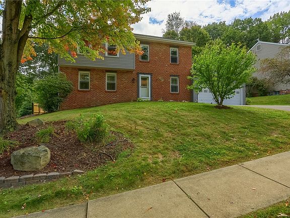 3rd image of 119 Woodbine Dr