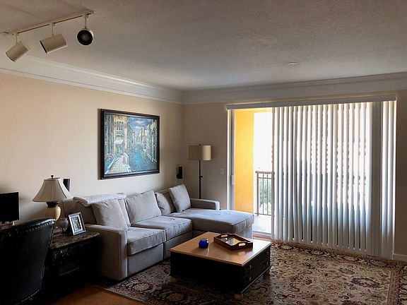 3rd image of 345 Bayshore Blvd APT 812
