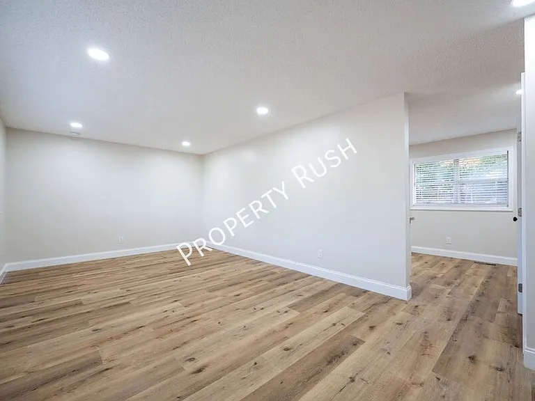 20 Linda Ln — Photo 6