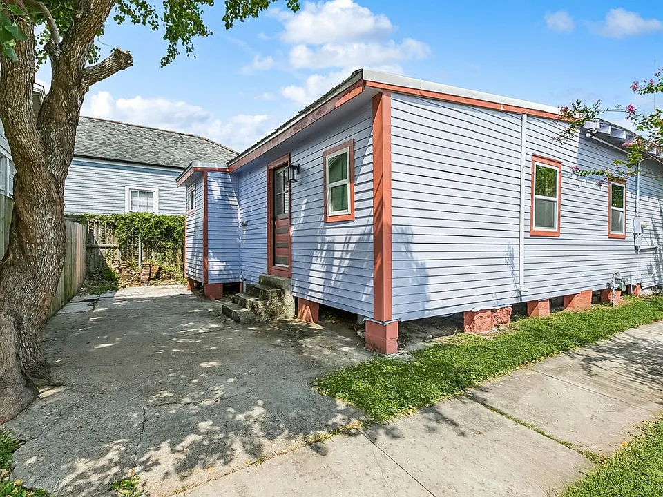 843 Elmira Ave