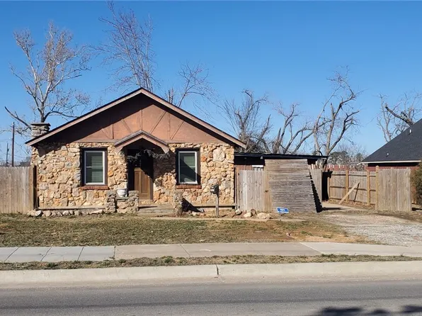 821 W Persimmon St, Rogers, AR 72756