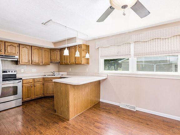 5th image of 1593 Stephens Rd