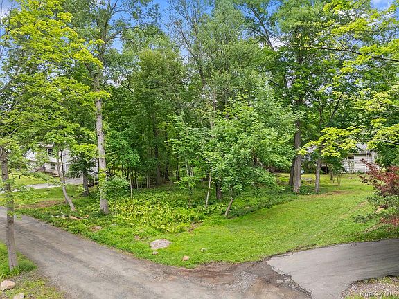 3rd image of 6 Rockland Avenue