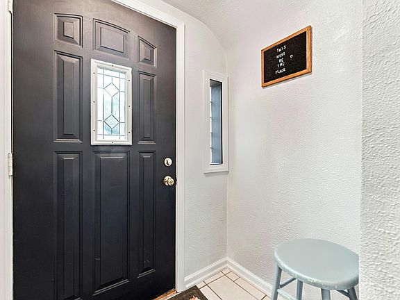 4th image of 3908 Clarnin St