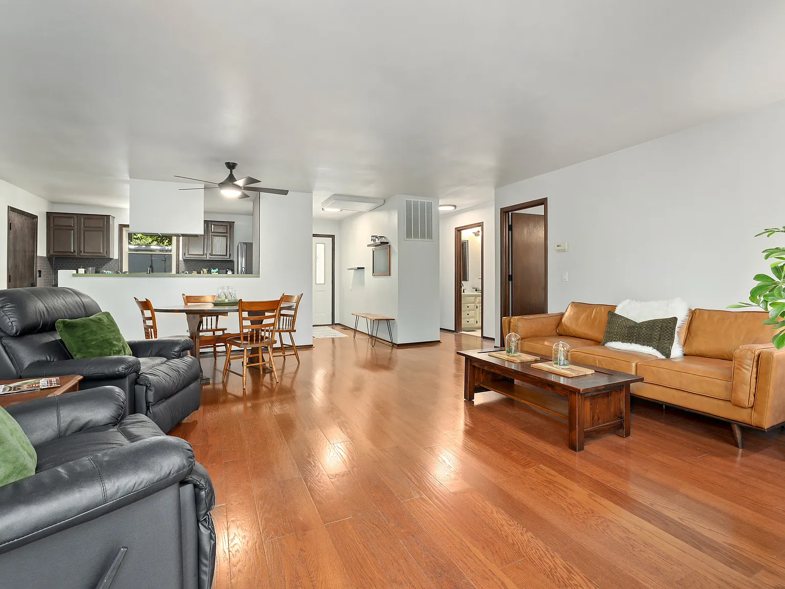 3 bed, 1500 sqft, $4,200 — Photo 2