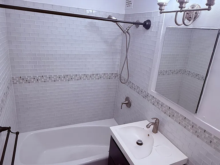 665 Thwaites Pl — Photo 9