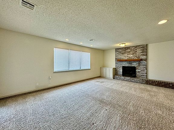 5th image of 605 NW 138th St