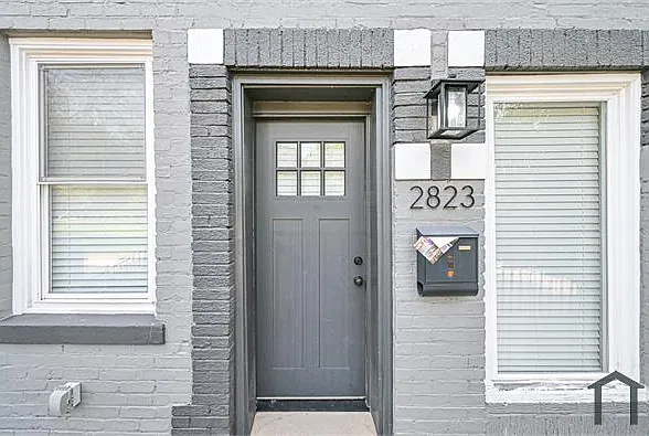 2823 Ashland Ave