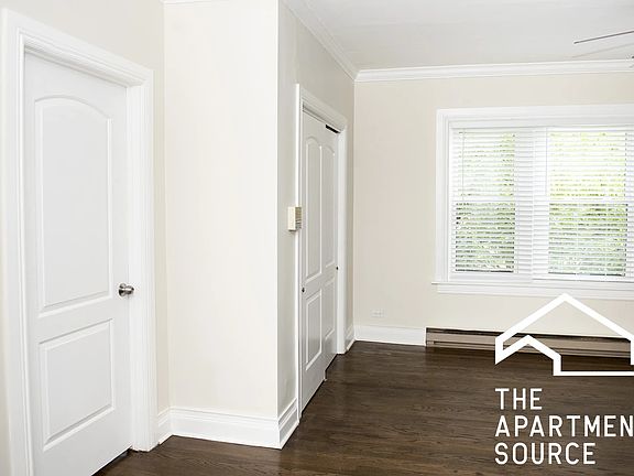 5th image of 648.5 W Roscoe St #2N