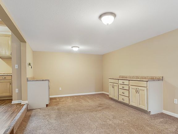 4th image of 614 Bay Ave