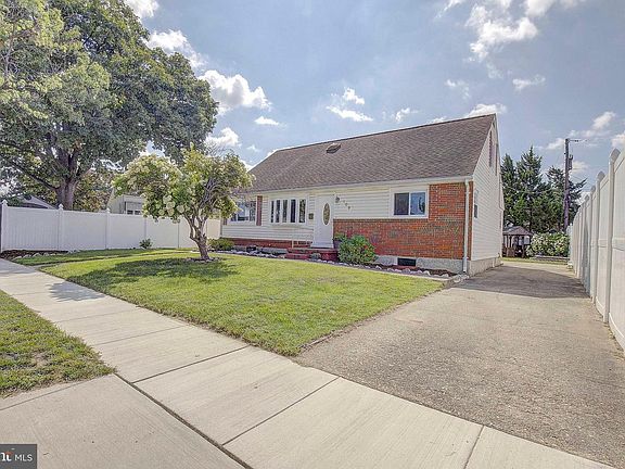 2nd image of 109 Hollywood Dr