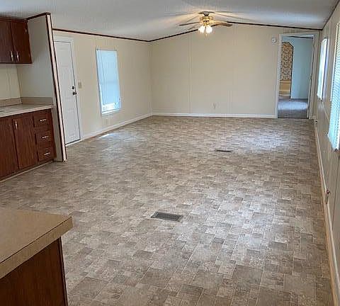 2nd image of 9 Henry Lee Ln