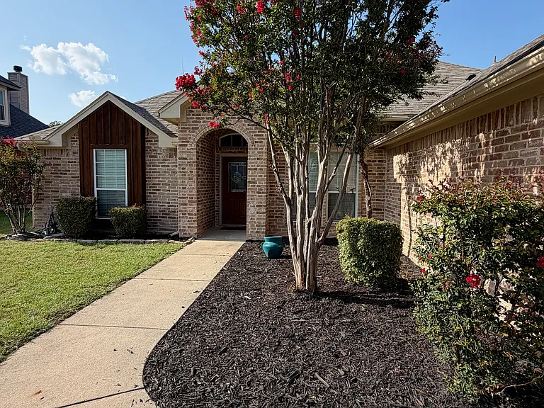 119 Clyde Dr — Photo 3