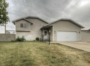 1090 Tinton Ln, Rapid City, SD 57703