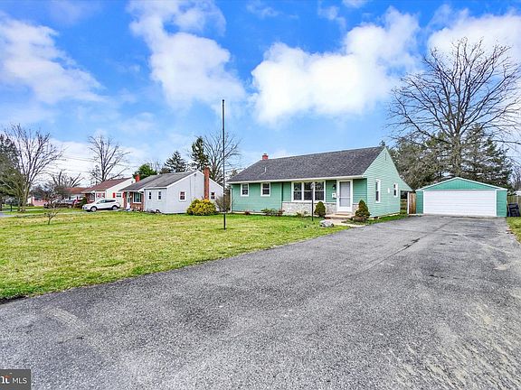 2nd image of 410 Birchland Ave