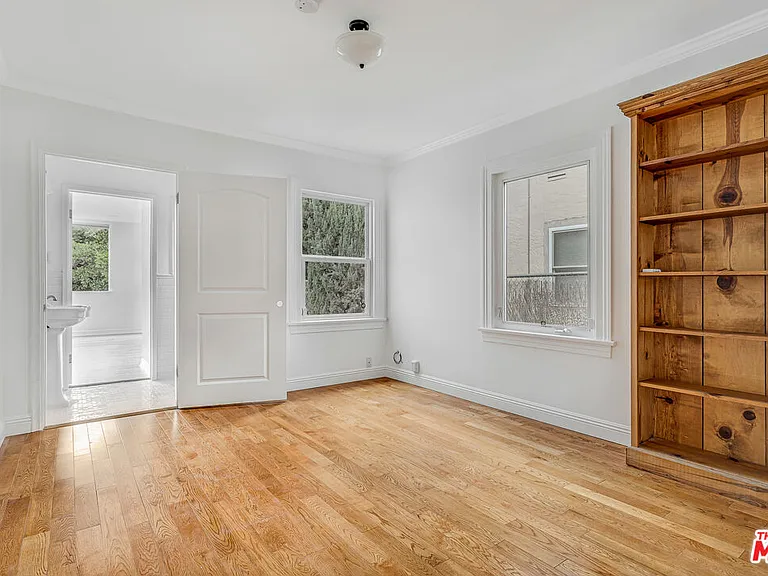 409 N Kilkea Dr — Photo 16