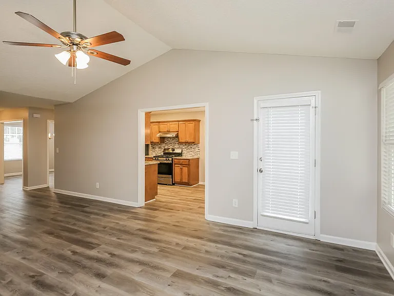 785 Ashland Park Way SE — Photo 3
