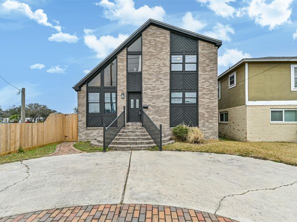 7308 Jones Dr, Galveston, TX 77551