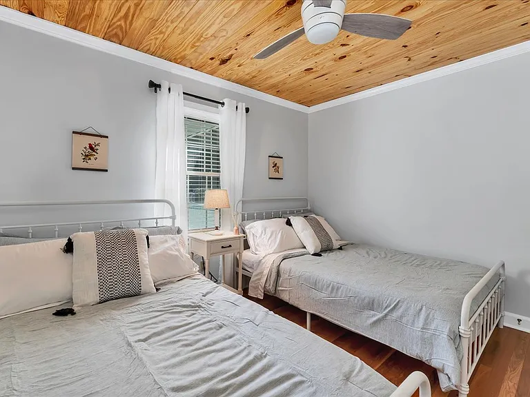 260 E Connecticut Ave — Photo 5