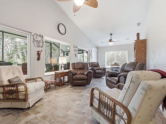 3rd image of 1406 Challenger Ave
