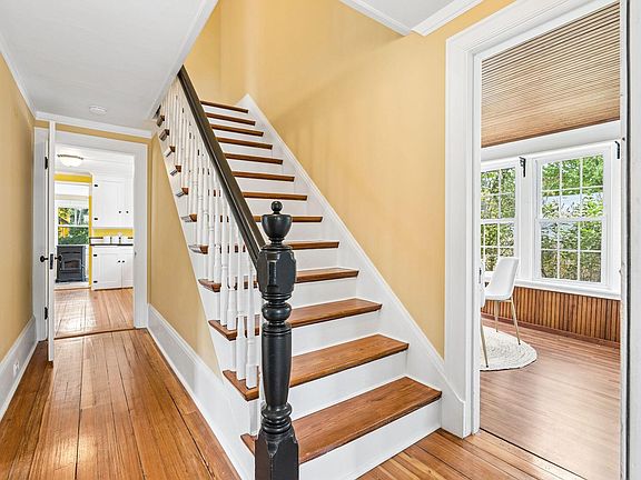 4th image of 66 Lexington Avenue