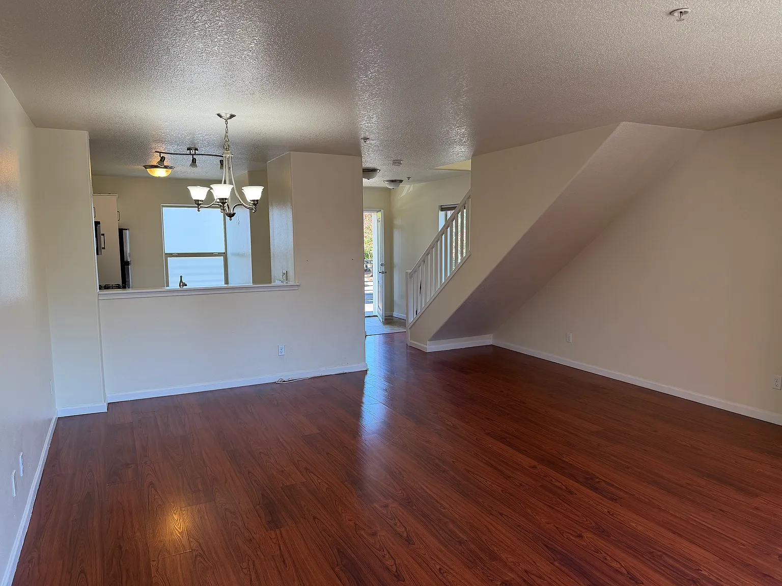 2 bed, 2.5 bath, 1200 sqft, $1,900 — Photo 2