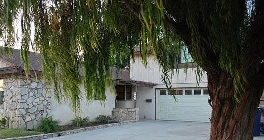 4 bed, 1950 sqft, $2,900 — Photo 1
