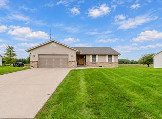 427 Sunset Dr, Colfax, IL 61728