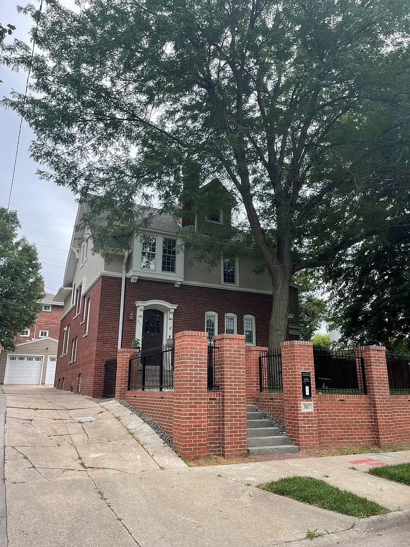 Large Home For Rent In Omaha's Blackstone Area — Photo 1