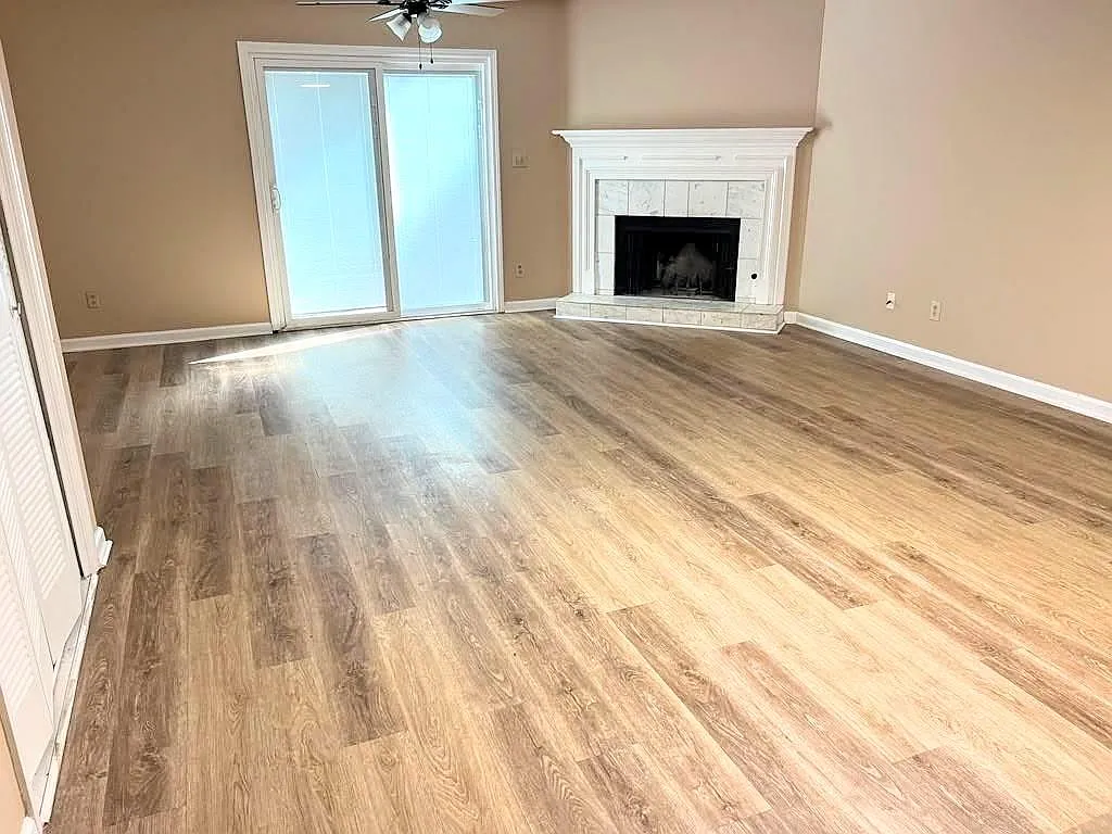 2 bed, 2.5 bath, 1280 sqft, $1,600 — Photo 4