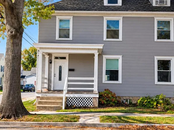 235 S 6th St, Chambersburg, PA 17201