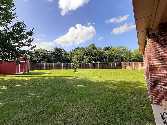 2nd image of 1228 Vaughna Dr