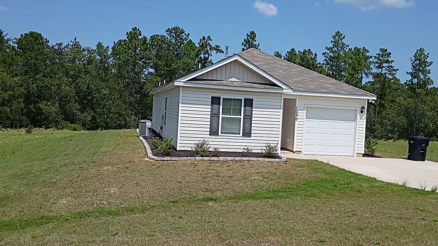 Adorable Three Bedroom Home Nestled in Lugoff SC — Photo 2