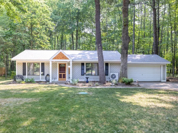 6782 White Pine Dr, Stanwood, MI 49346