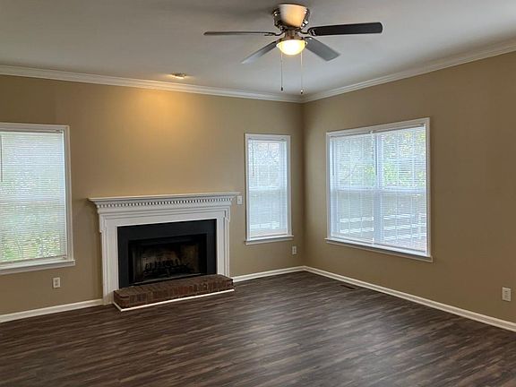 5th image of 2401 Mercer Ct