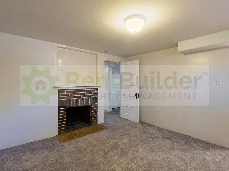 411 Wellesley Dr SE #A — Photo 16