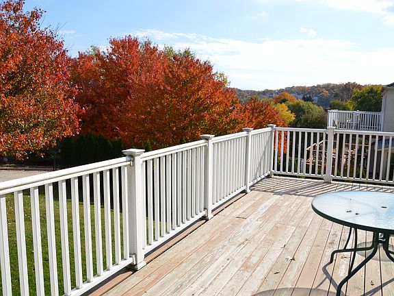 Deck with nice view from the top of West Conshohocken.